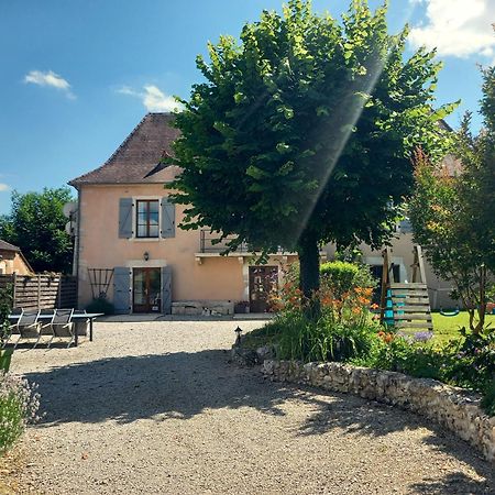 Au Pays De Jacquou : Chambre D'Hotes Et Table D'Hotes Fossemagne Luaran gambar