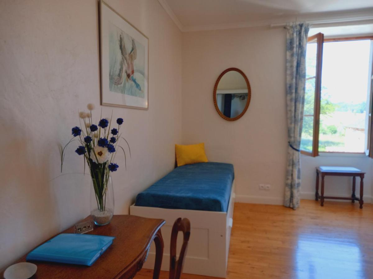 Au Pays De Jacquou : Chambre D'Hotes Et Table D'Hotes Fossemagne Luaran gambar