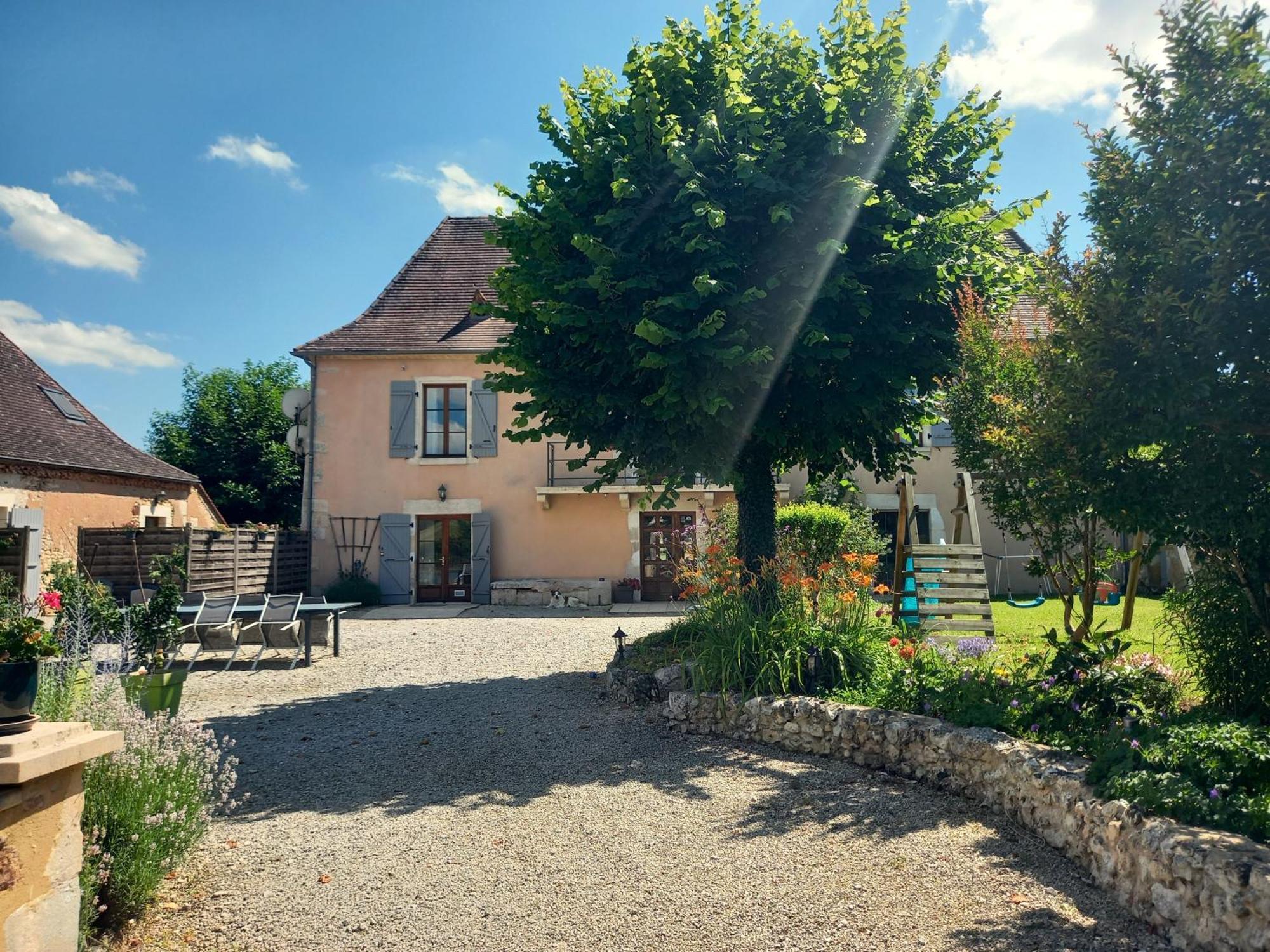 Au Pays De Jacquou : Chambre D'Hotes Et Table D'Hotes Fossemagne Luaran gambar